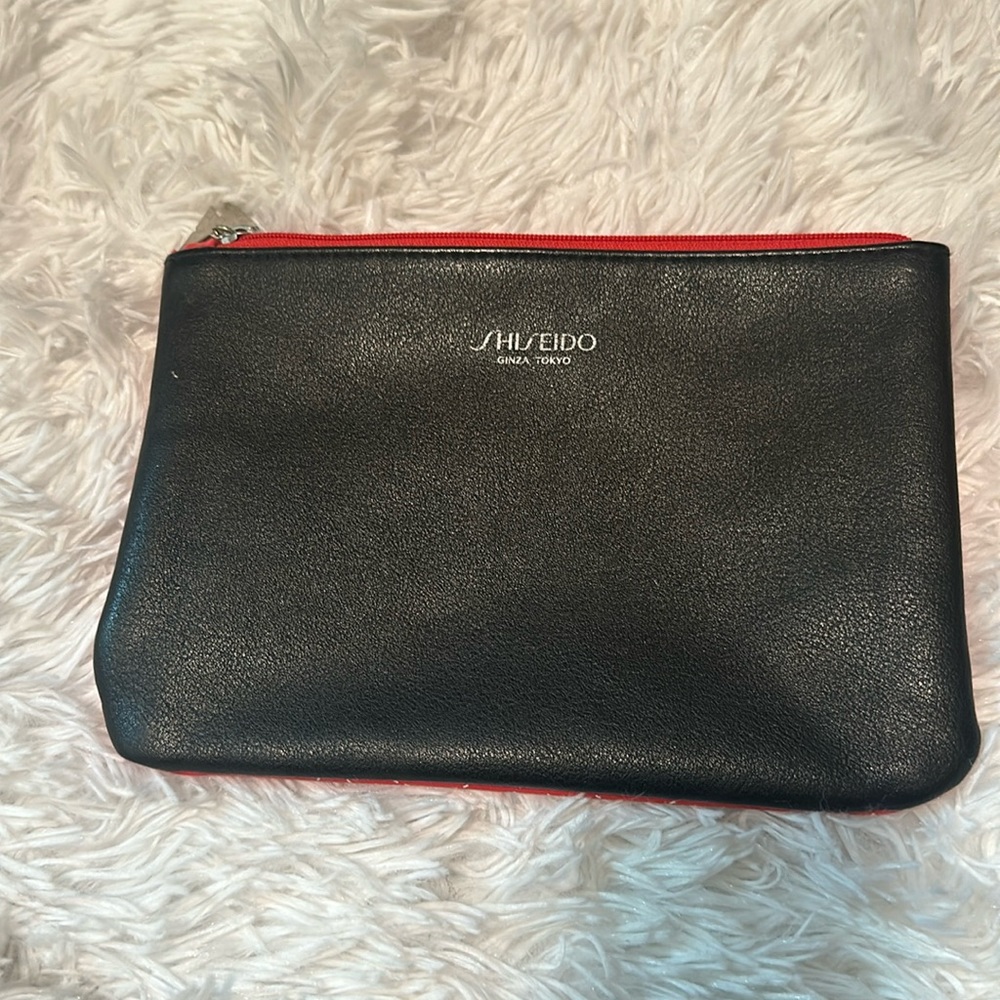 Shiseido make up bag NWOT totally clean in perfect shape